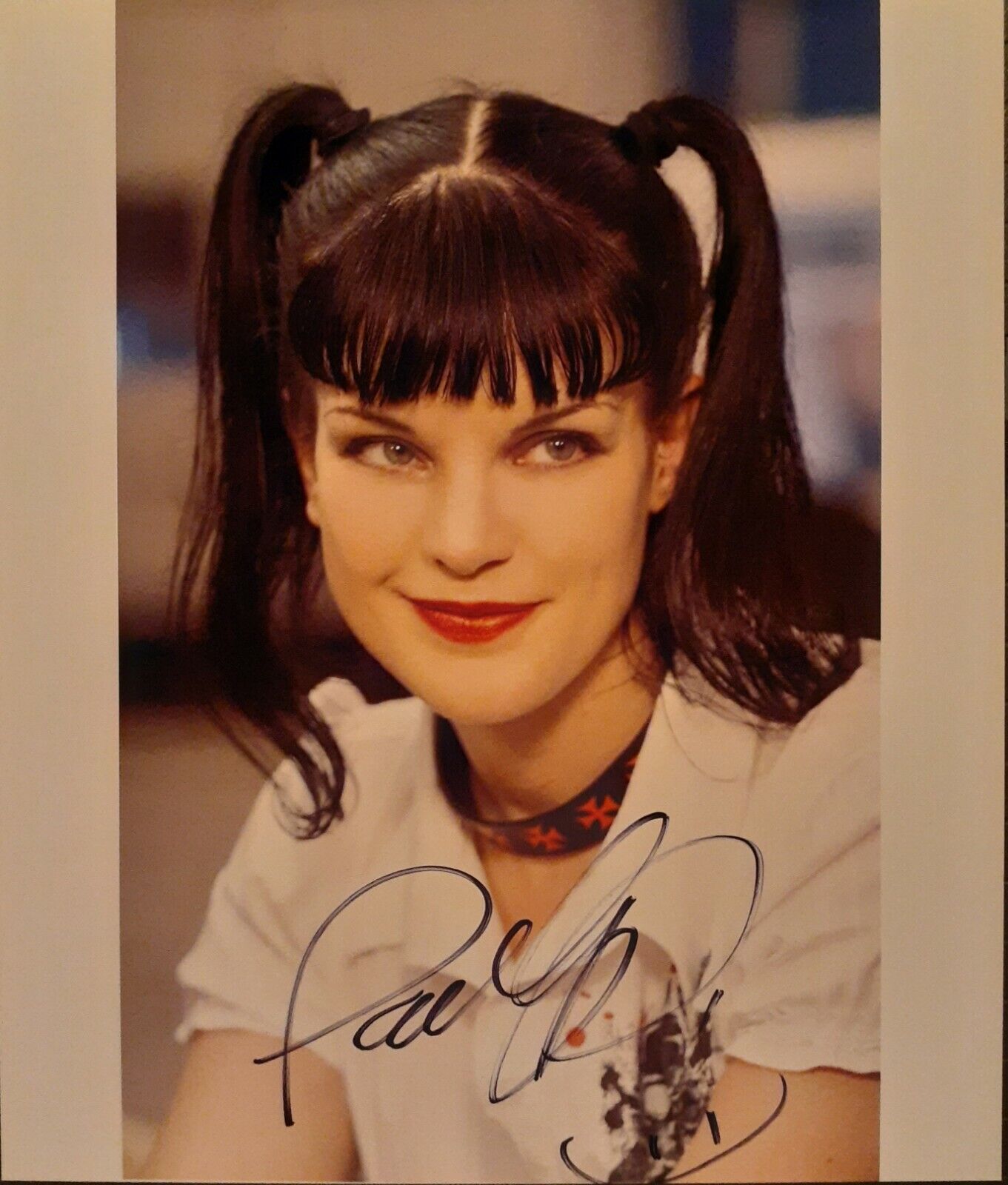 Pauley Perrette signed 8x10