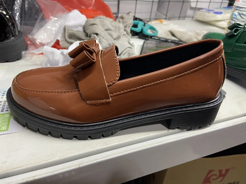 Yyvonne New Patent Leather Bright Eso And Retro Lefu Shoes Large-Size Fashion Casual Single Shoes