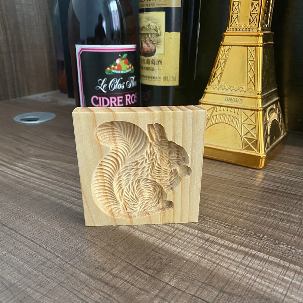 Purexcellent&trade; Household cute squirrel wooden biscuit mold