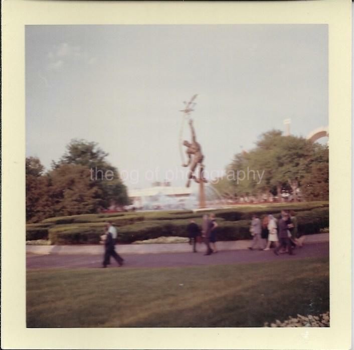 New York 60′s FOUND Photo Poster paintingGRAPH Color 1964 WORLD′S FAIR Original Snapshot 19 9 T