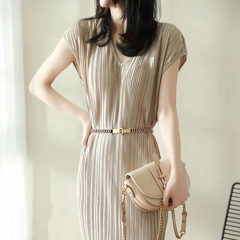 Mid-length V-neck pleated dress female 2021 summer new style Korean style fashion temperament sleeveless lace-up casual dress