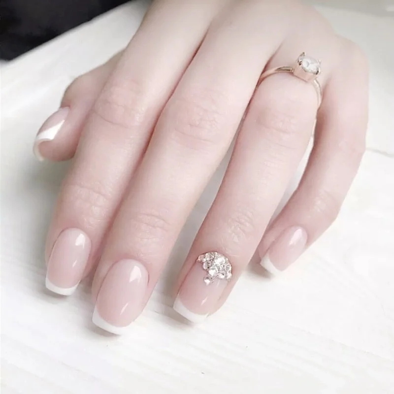 24pcs Wedding Fake Nails For Women Full Cover Short Nail Tips Acrylic Artificial artificial False Nails DIY Nail Accessories