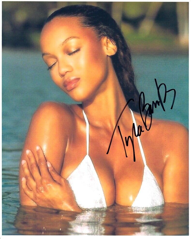 TYRA BANKS hand-signed YOUNG SEXY WET 8x10 CLOSEUP IN BIKINI authentic w/