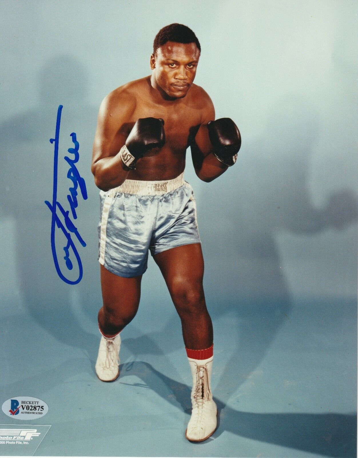 JOE FRAZIER Signed 8x10 Photo Poster painting w/ Beckett COA