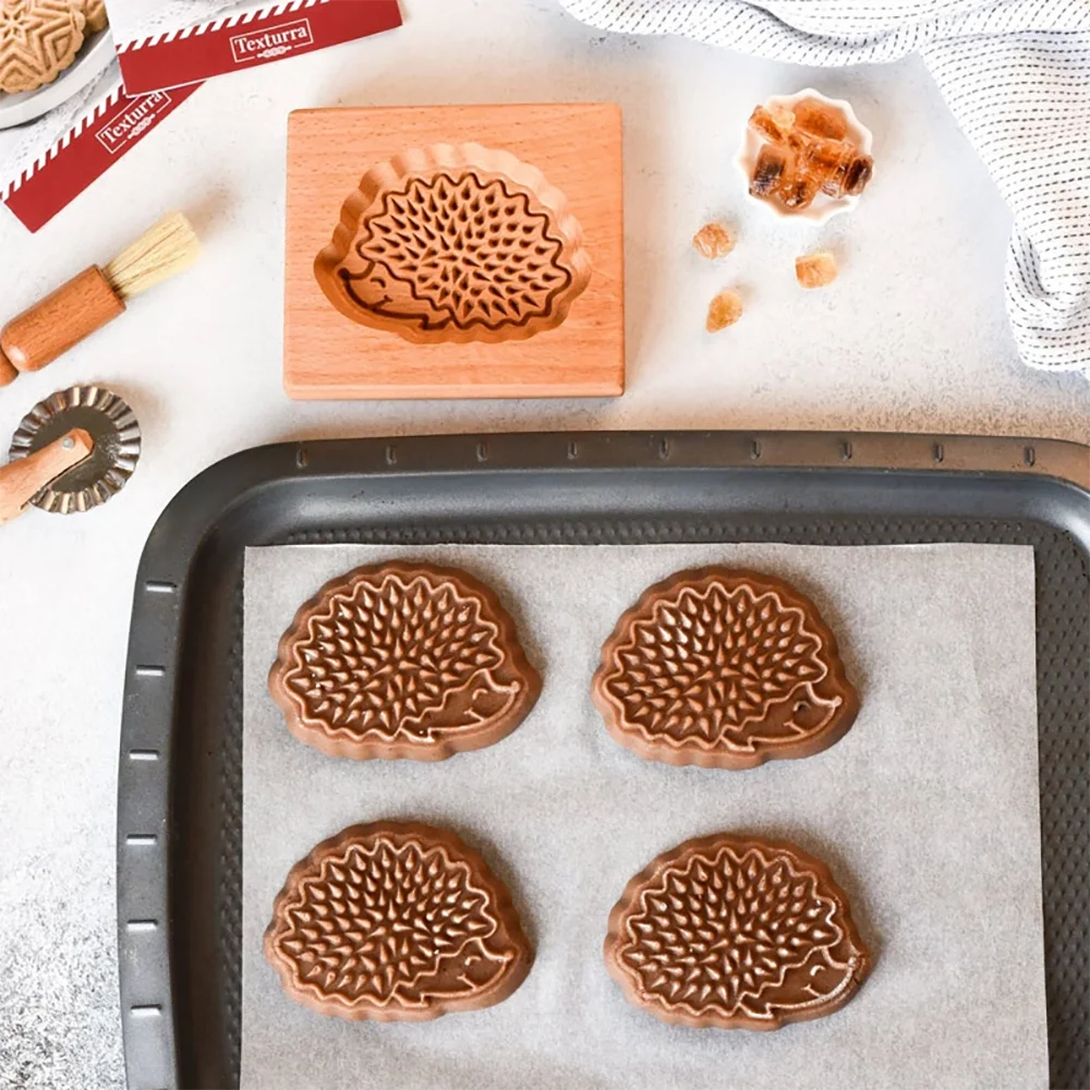 Purexcellent&trade; Smiley hedgehog cat household wooden biscuit mold