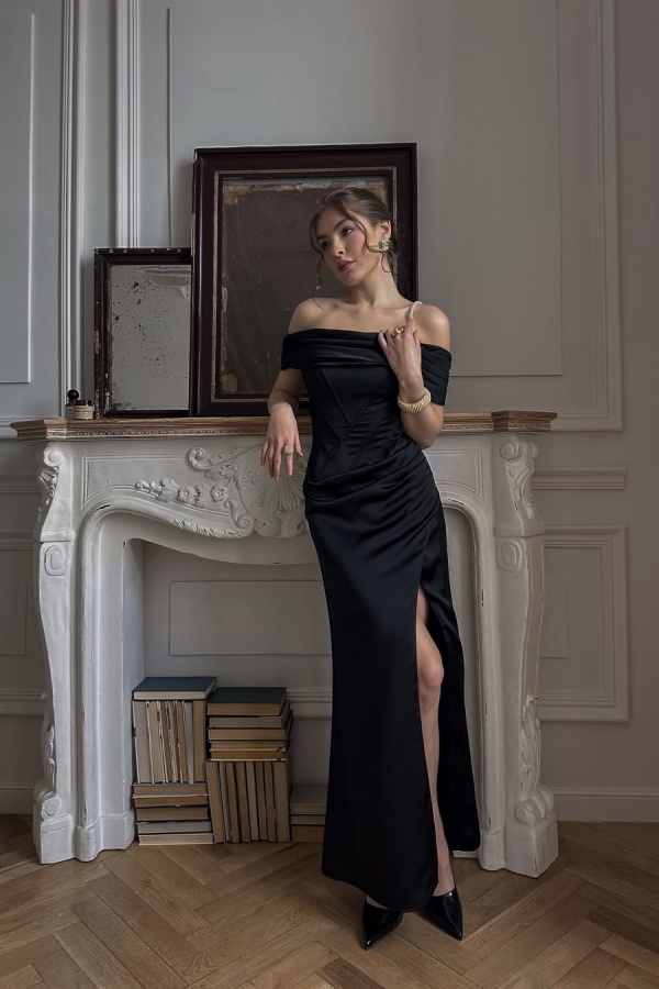 Off-The-Shoulder Elegant Black Split Prom Dress With One Pearl Strap | ZT0787