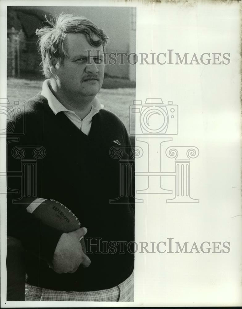 Press Photo Poster painting Jeff Basinski, football - orc15357