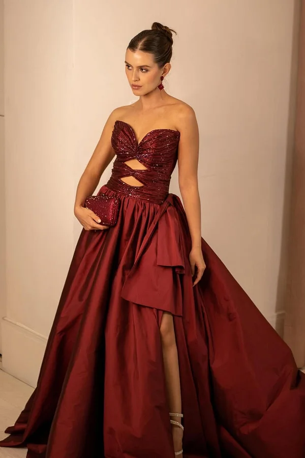 Daisda Burgundy Sleeveless Strapless Deep V-Neck A-Line Beads Prom Dress