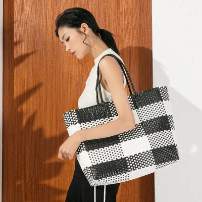 famous Weave Basket Bag Handmade Beach bag Summer Rattan Handbags Women Fashion big Messenger Bag Kintted Causal Shoulder