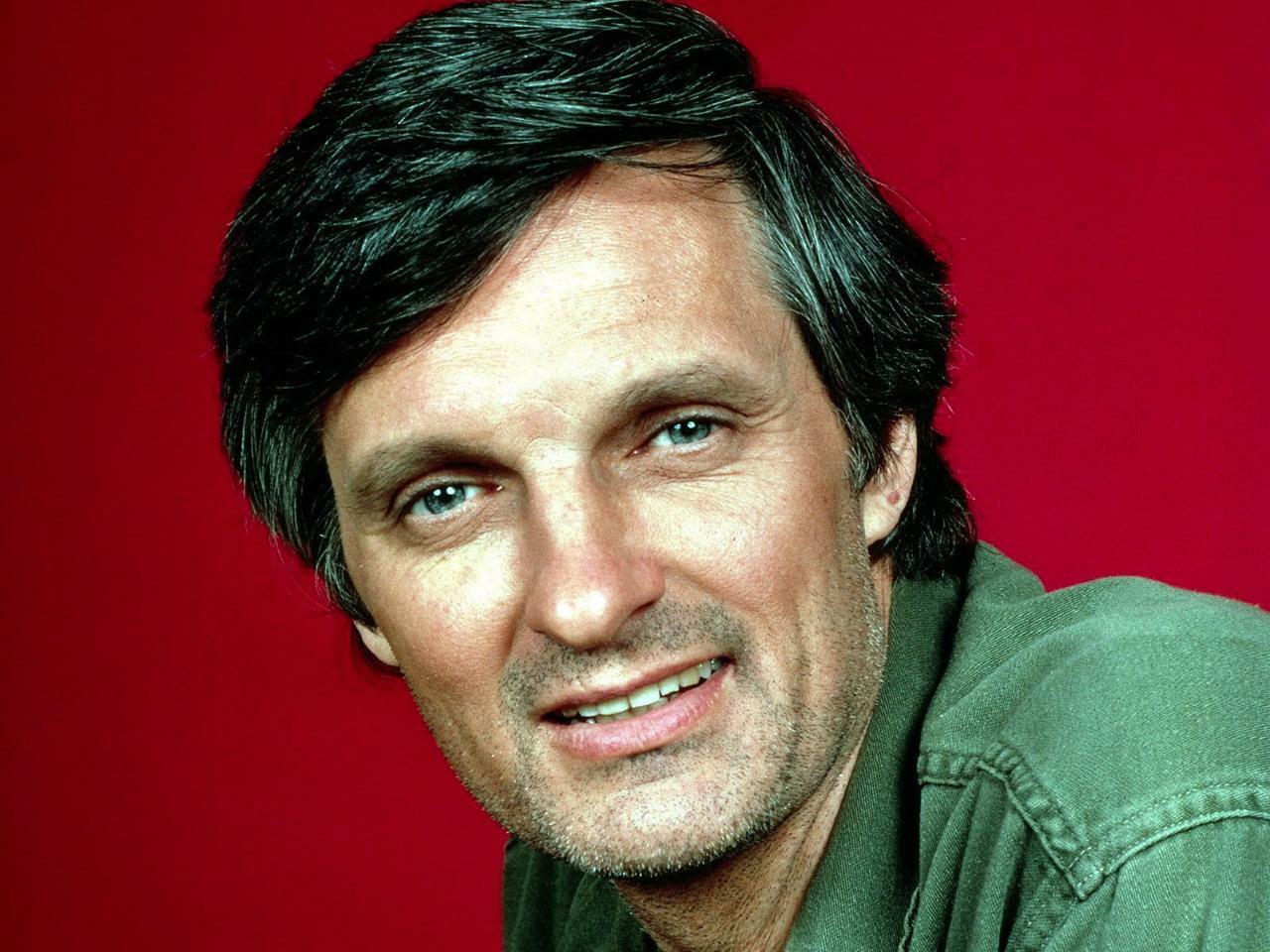 Alan Alda 8x10 Picture Simply Stunning Photo Poster painting Gorgeous Celebrity #9