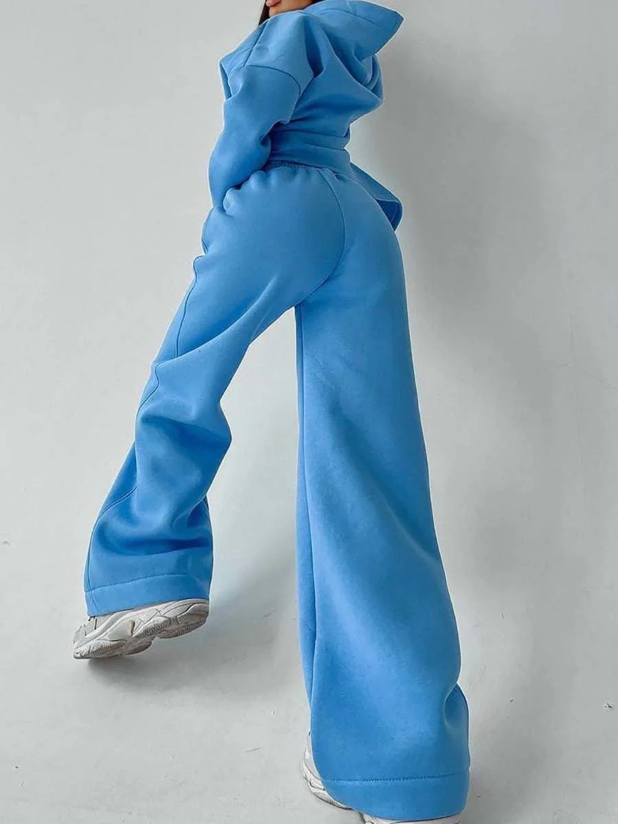Two-piece suit of solid color hoodie with pockets and sweatpants