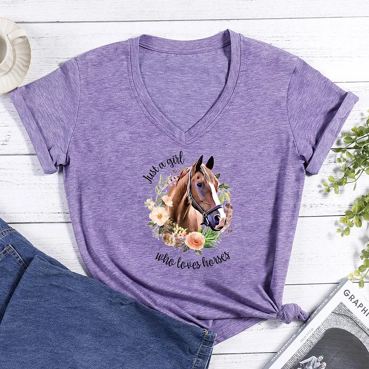Just a girl who loves horses V-neck T Shirt