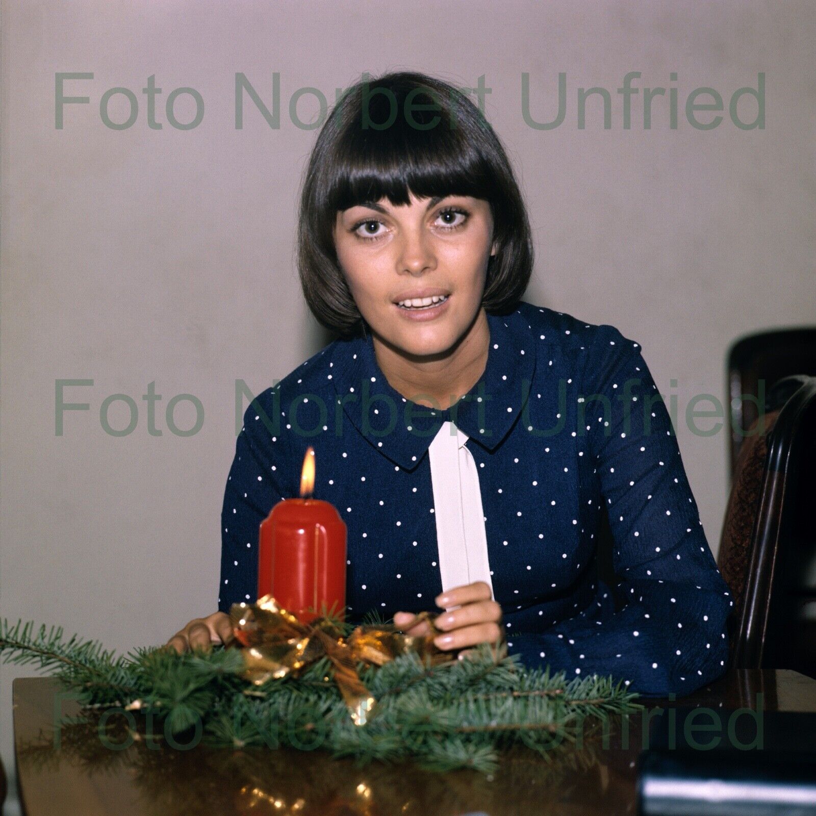 Mireille Mathieu Photo Poster painting 13 X 13 CM (Picture 418