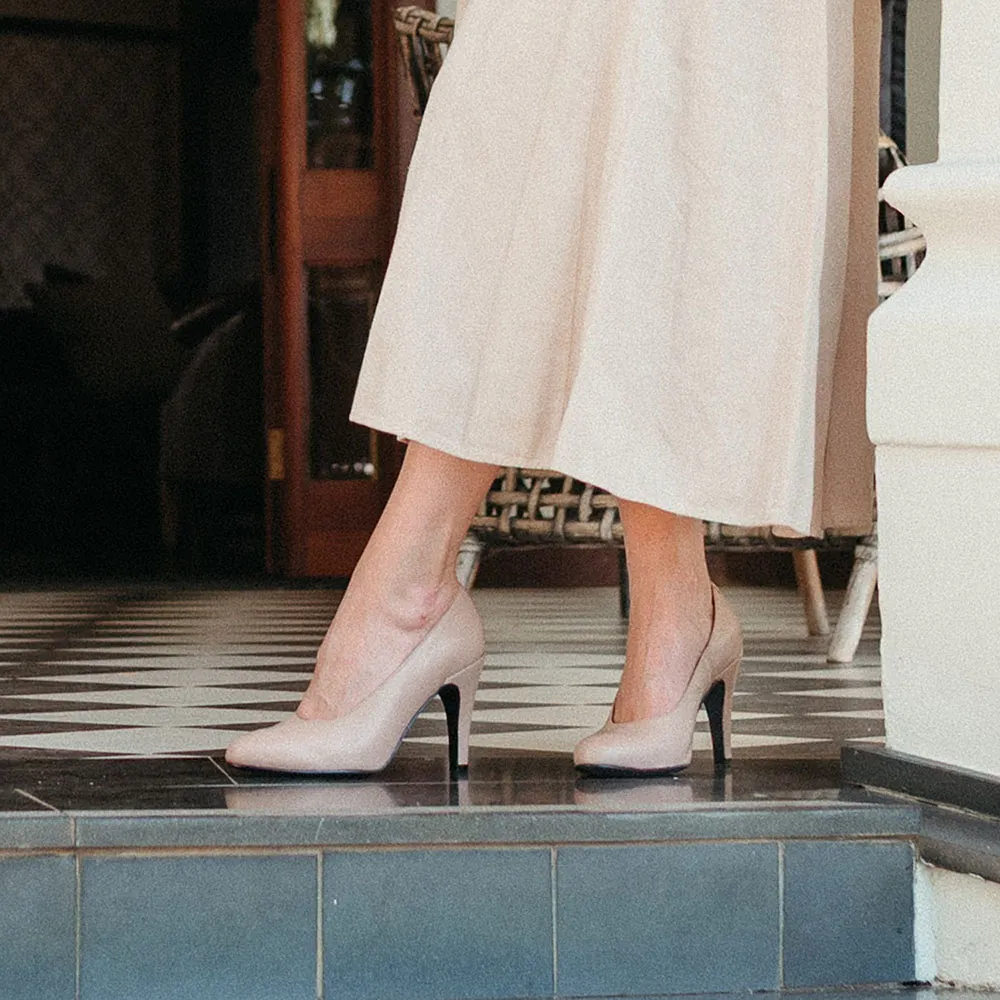 YDN Simple Vegan Leather Round Toe Office Pumps Heels in Nude