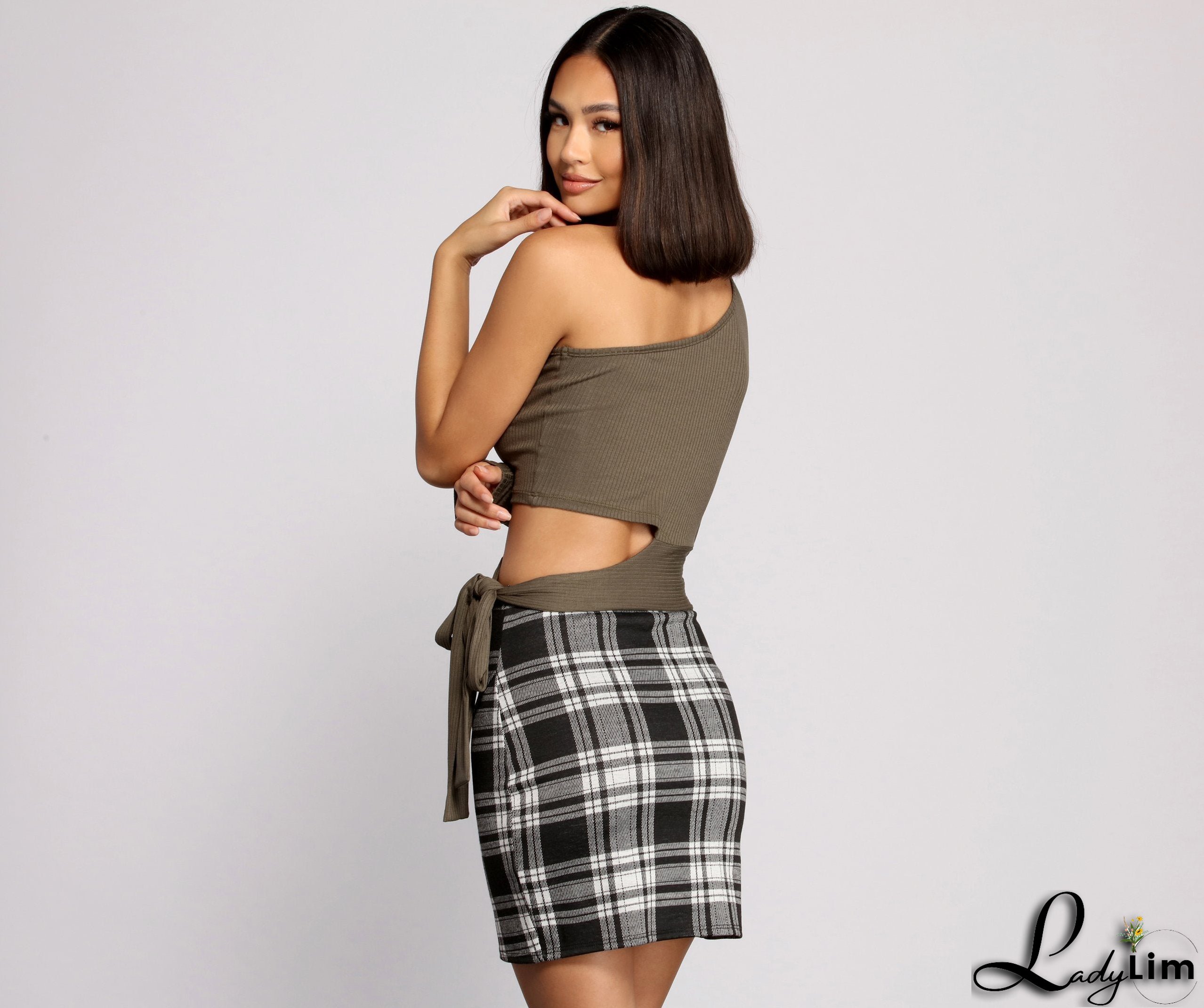 Single Sleeve Ribbed Crop Top