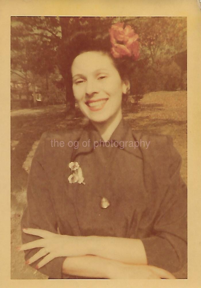 Pretty Lady FOUND Photo Poster paintingGRAPH Color WOMAN Original Portrait VINTAGE 07 27 E