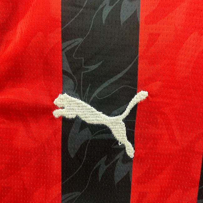 2025/2026 AC Milan Home Football Shirt view 4