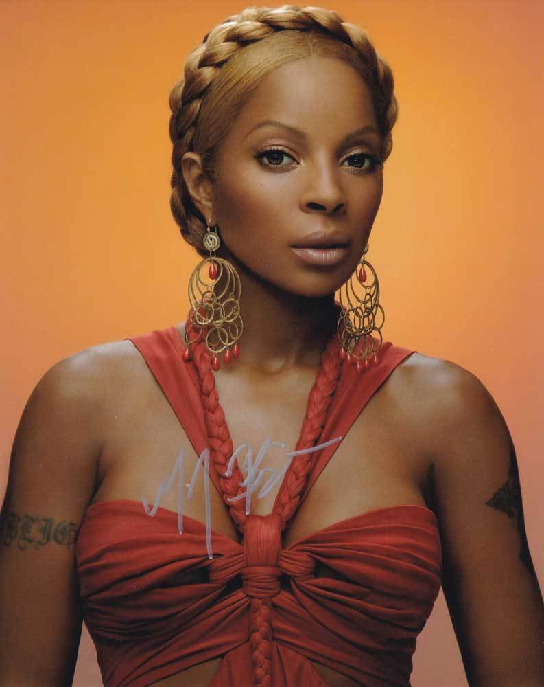 Mary J. Blige In-Person AUTHENTIC Autographed Photo Poster painting SHA #12383