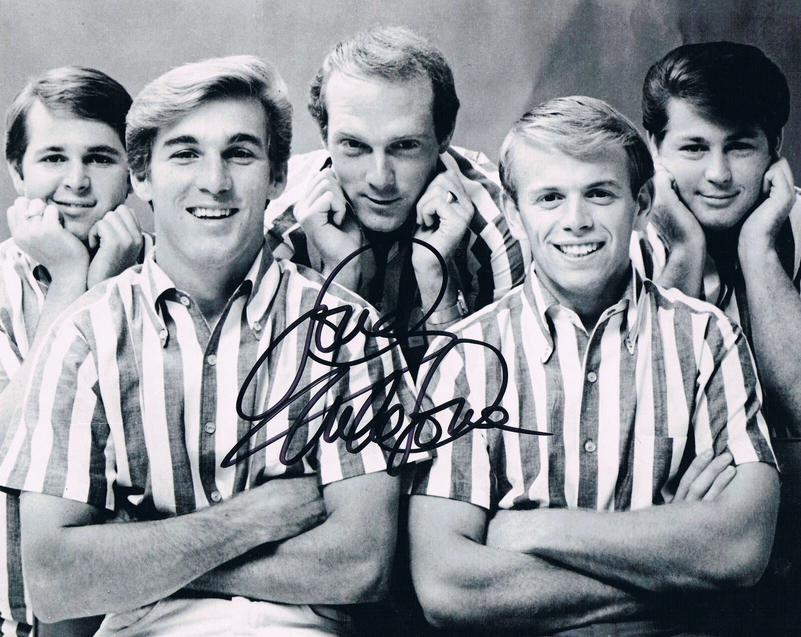 Beach Boys Mike Love 1941- genuine autograph signed 8x10