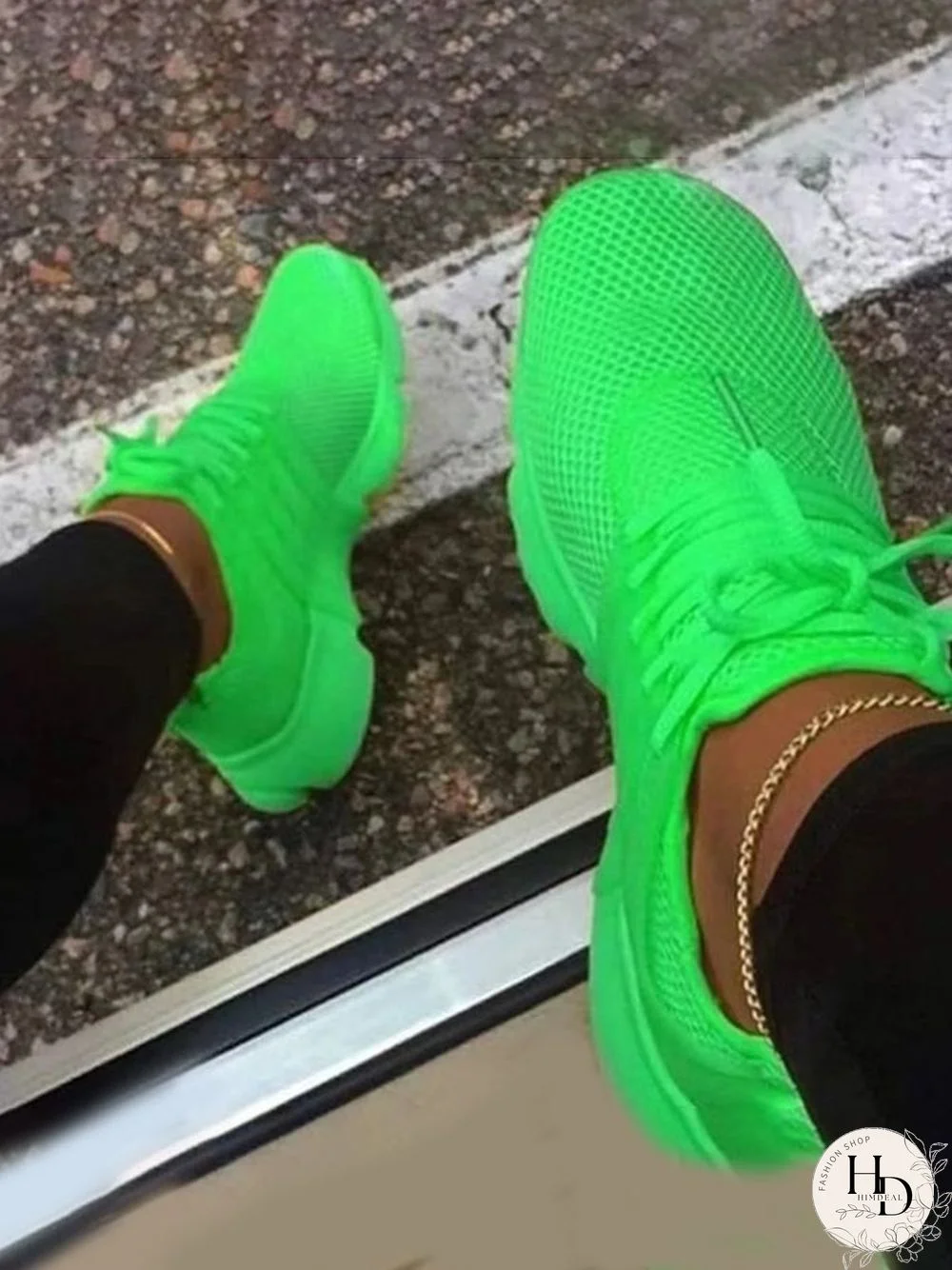 Solid Color Simple Lace-Up Outdoor Sneakers