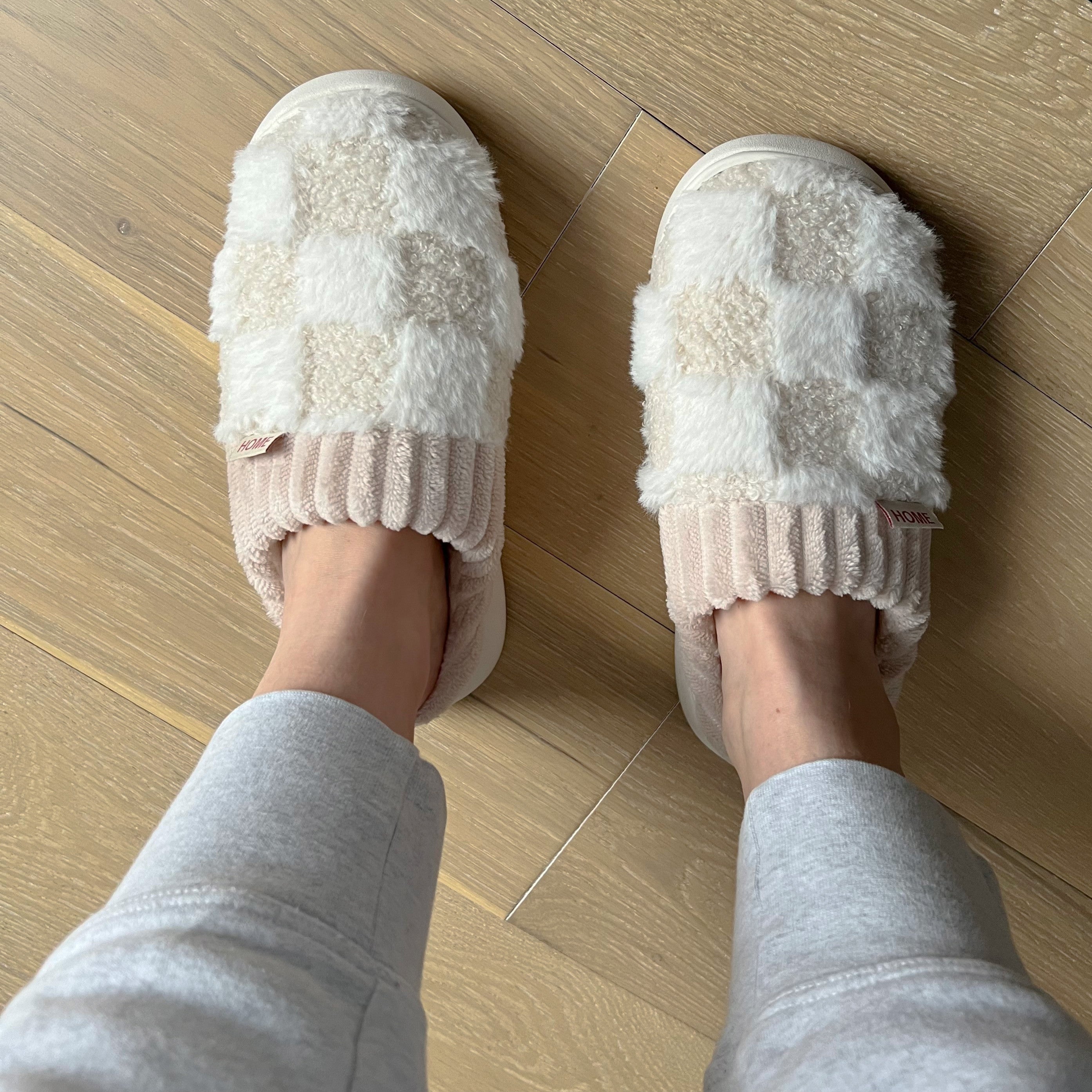 nordic_peace_fluffy_slippers