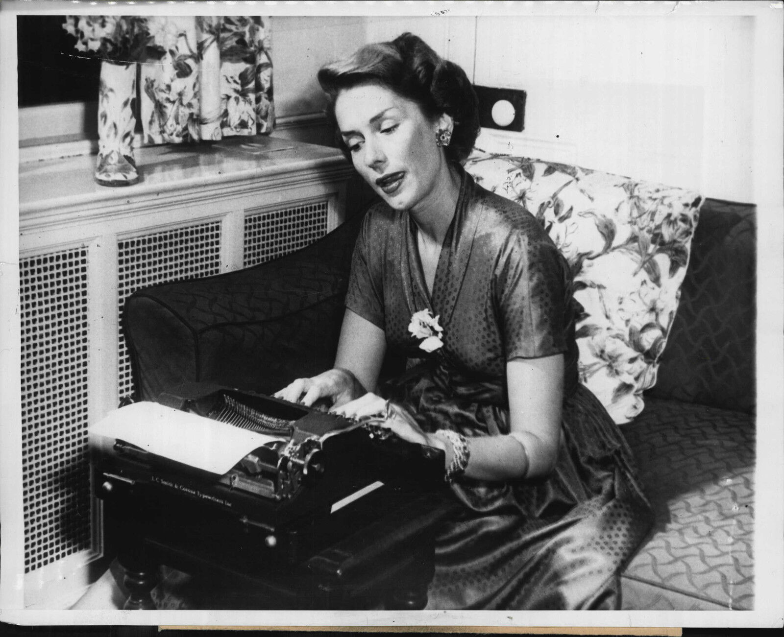 Jinx Falkenburg at her Typewriter 1951 Press Photo Poster painting Model Actress Talk Show Host