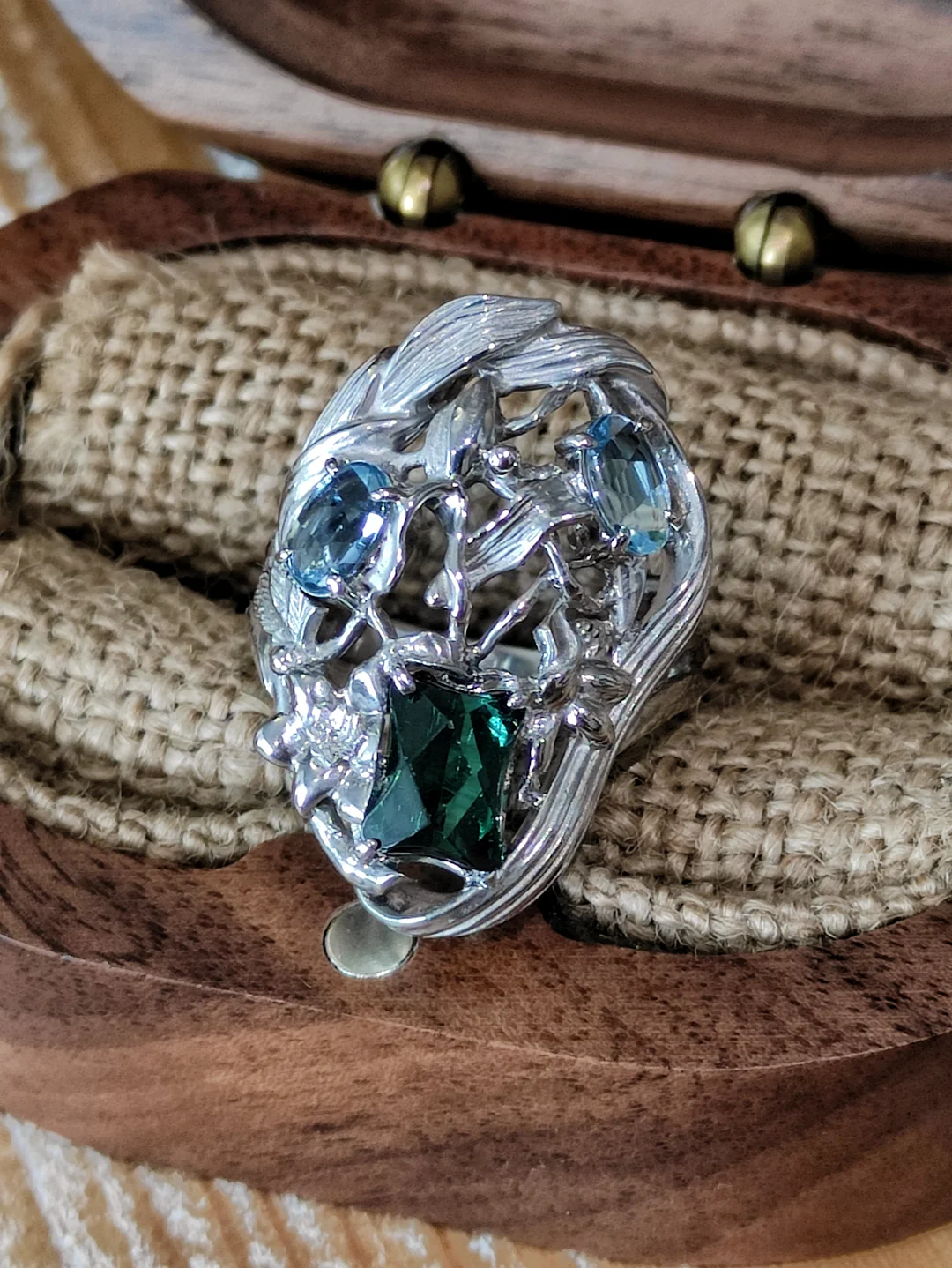 S543 康二风碧玺海蓝宝花簇镂空白金戒指K18WG，碧玺1.37ct，海蓝宝0.74ct，9.6g，14/53码【重金，设计师既视感，彩宝颜色美，绿碧玺边缘有伤，社交距离ok】