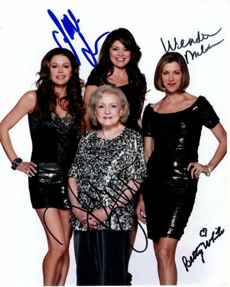 Hot in cleveland signed cast Photo Poster painting betty white jane leeves valerie bertinelli +