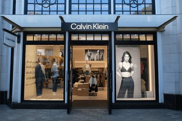 1513 Obrázky, fotografie a grafika z obchodu Calvin Klein bez licenčných poplatkov | Shutterstock