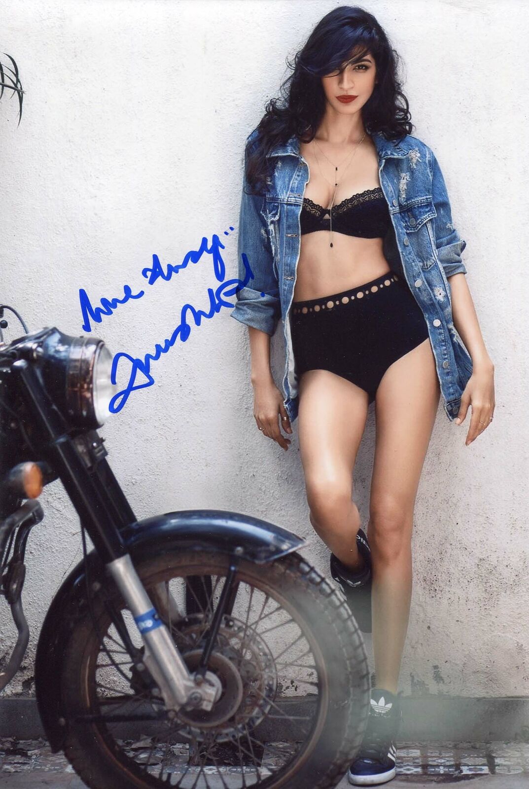 ACTRESS Anushka Manchanda autograph, In-Person signed Photo Poster painting