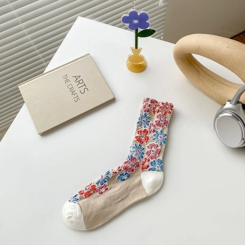 Women’s Retro Flower Cotton Crew Socks A Pair