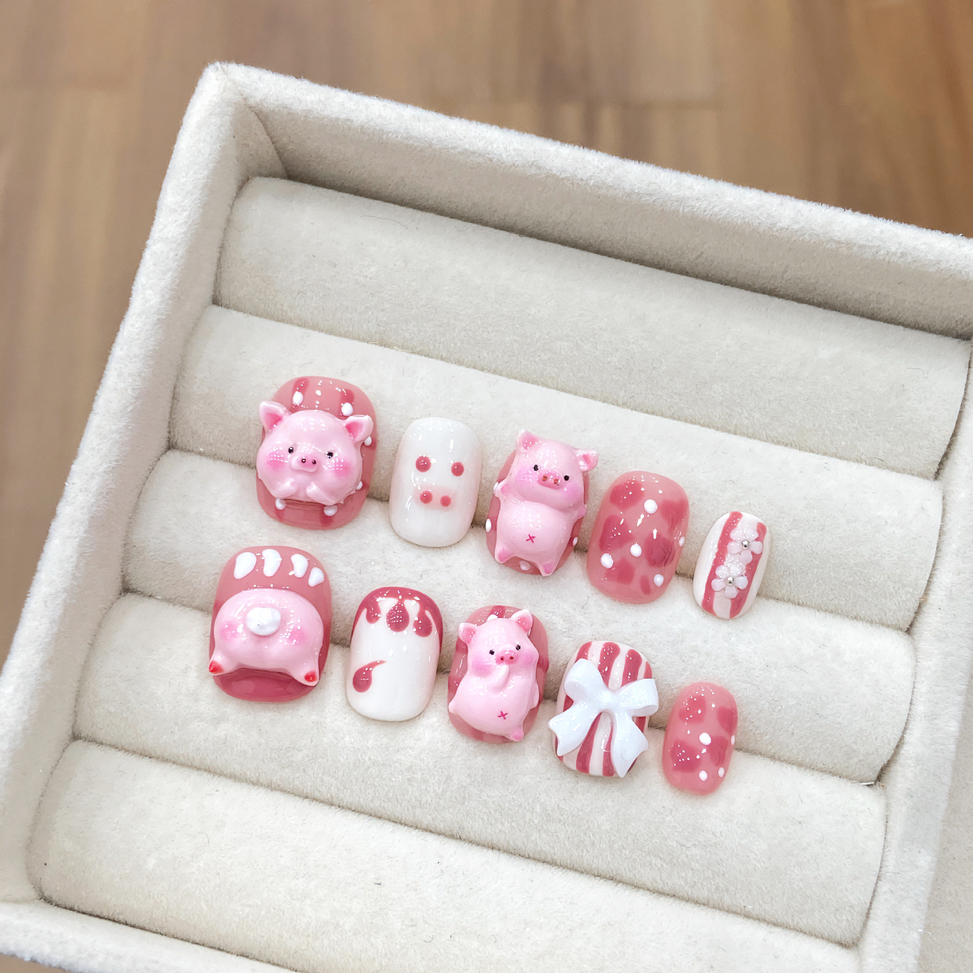 Cute Sky Toast Piggy Nails