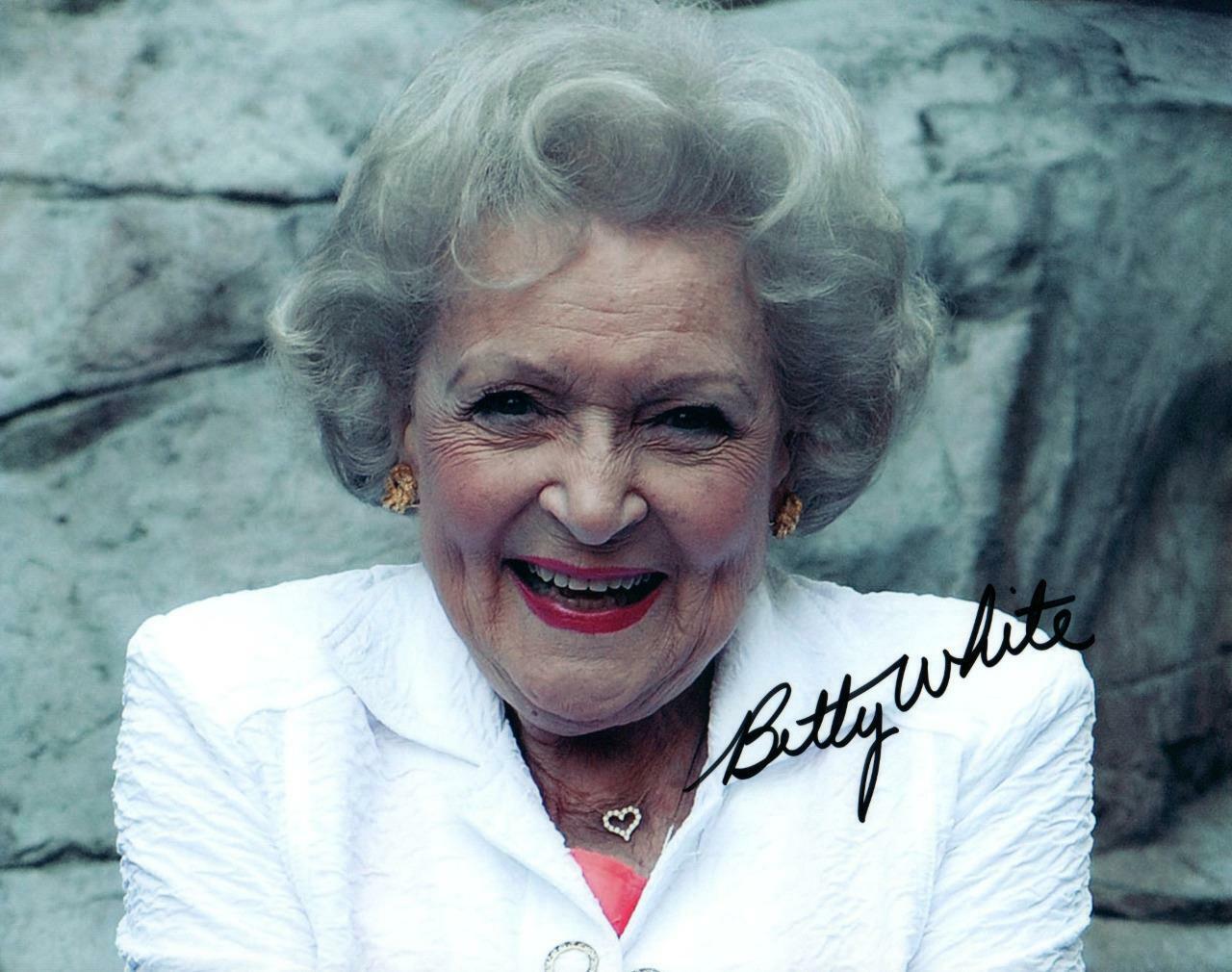 Betty White signed 8x10 Picture autographed Photo Poster painting with COA