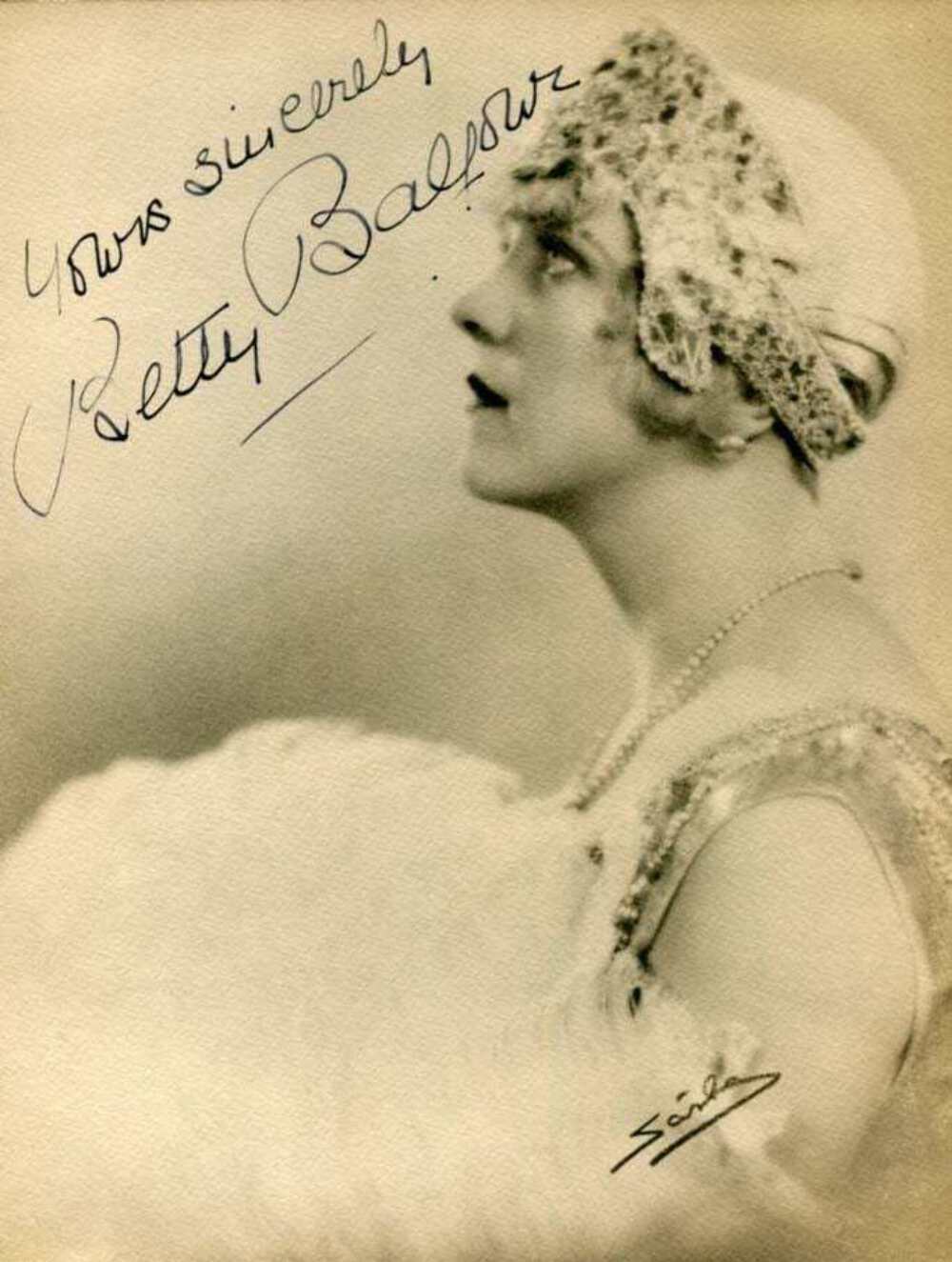 ACTRESS Betty Balfour autograph, signed vintage Photo Poster painting