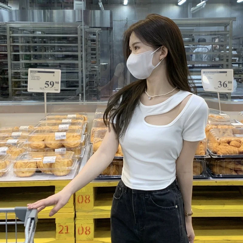 Uveng Uveng New 20 Summer 2024 Pure Desire Design Sense Hollow Slim Short Bottom Shirt Short-Sleeved T Shirt Women's Top