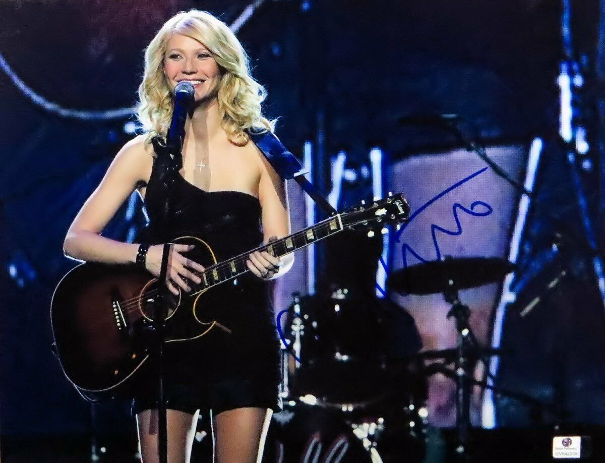 Gweneth Paltrow Signed Autographed 11X14 Photo Poster painting Sexy on Stage w/Guitar GV842208