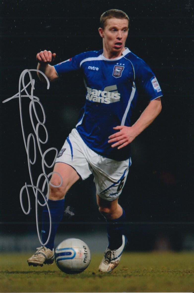 IPSWICH TOWN HAND SIGNED GRANT LEADBITTER 6X4 Photo Poster painting 3.