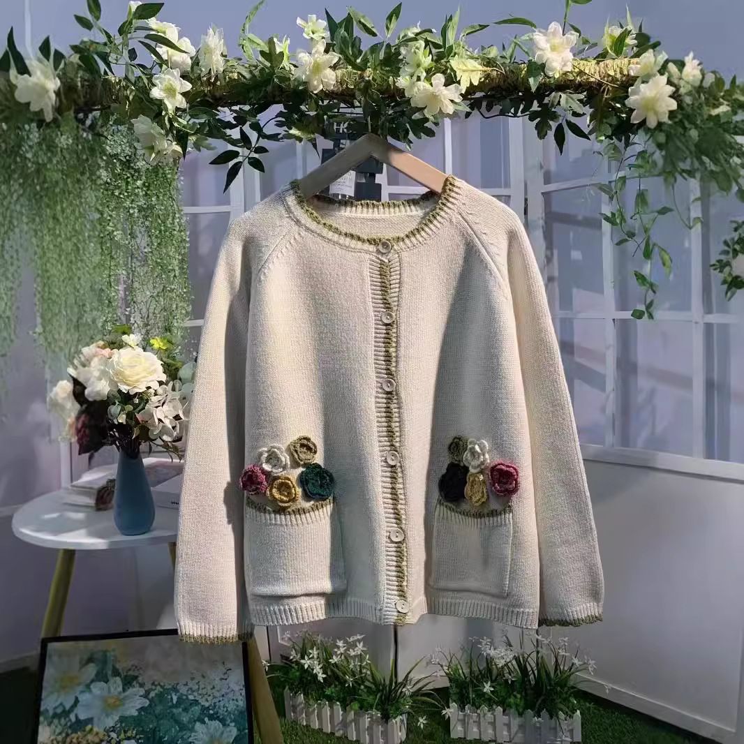 Women Long Sleeve V-neck Graphic Floral Printed Top