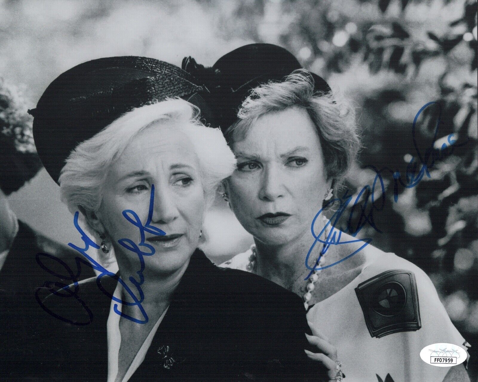 Shirley MacLaine & Olympia Dukakis Signed STEEL MAGNOLIAS 8x10 Photo Poster painting JSA COA