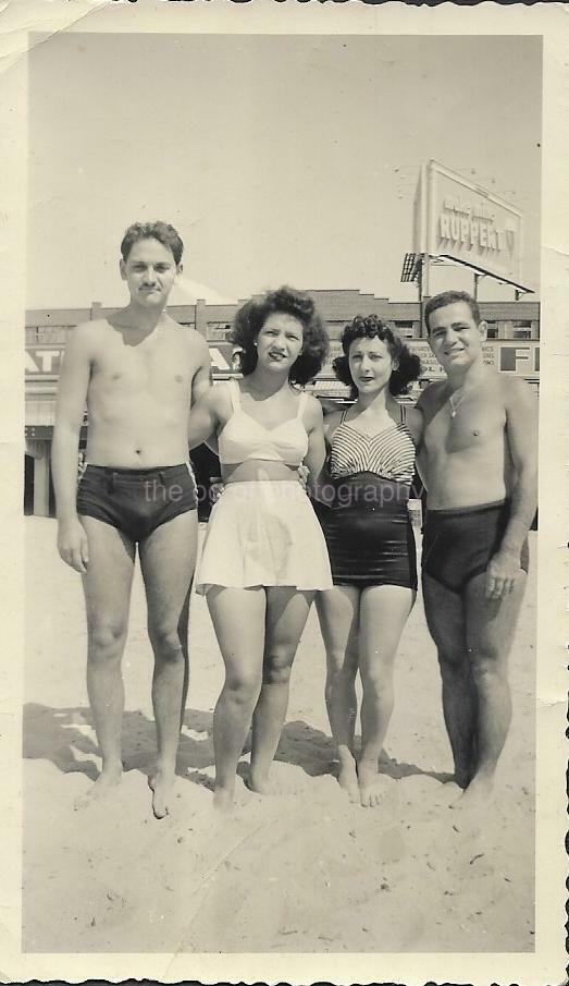 Vintage FOUND Photo Poster paintingGRAPH bw A DAY AT THE BEACH Original JD 110 3 V