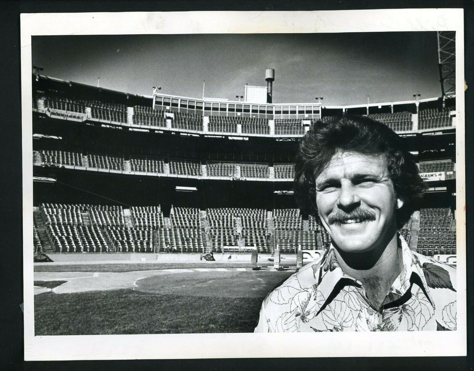 Bill Campbell at Metropolitan Stadium 1976 Press Original Photo Poster painting Minnesota Twins