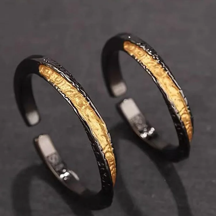 Coutureaura Commitment Möbius Ring