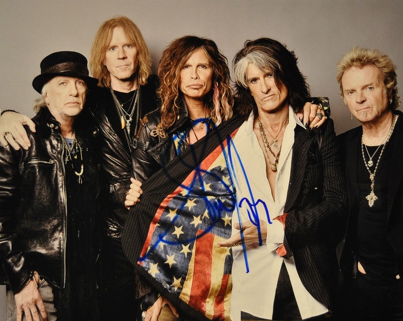 STEVEN TYLER Signed Autographed Photo Poster painting AEROSMITH wcoa