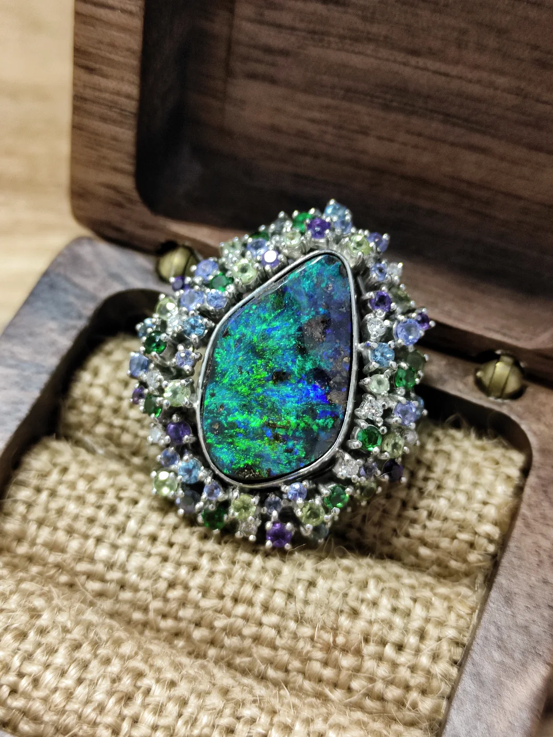 S519 铁欧泊钻石彩宝花环白金吊坠K18WG，铁欧泊8.37ct ，钻石0.15ct，14.1g【带日本证书，游彩美，重金，厚重有质感，不含链】