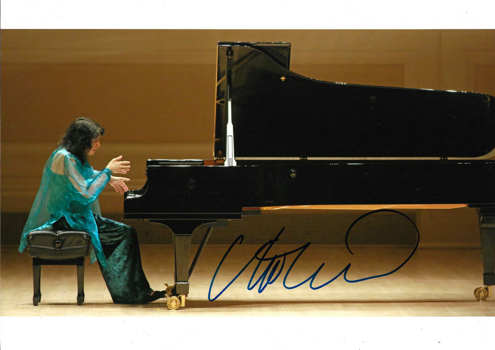 Mitsuko Uchida Pianist signed 8x12 inch Photo Poster painting autograph