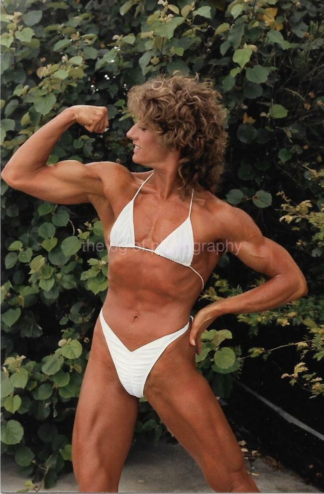 Female Bodybuilder FOUND Photo Poster painting Color MUSCLE WOMAN Original EN 112 6 R