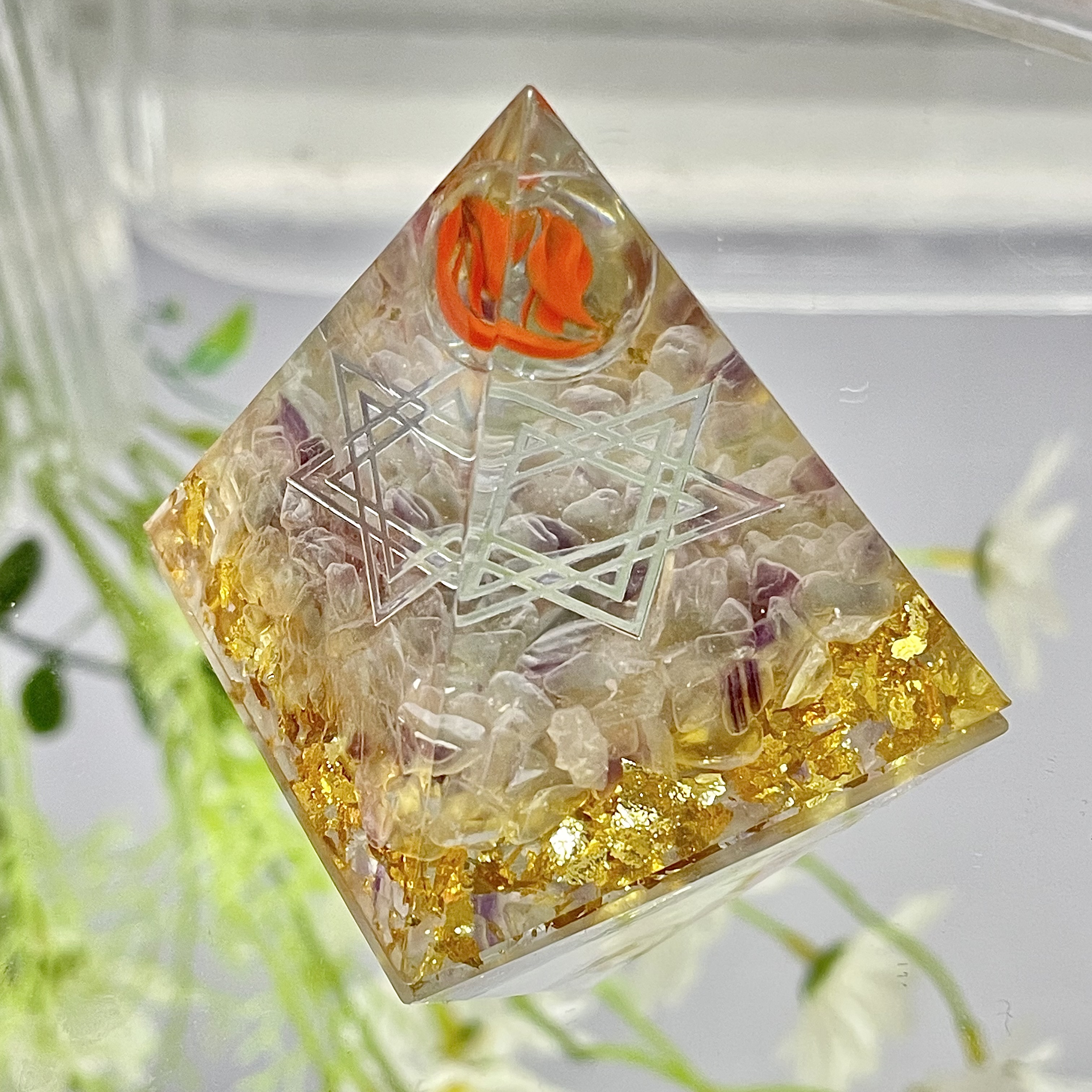 5cm Resin Pyramid 1pcs