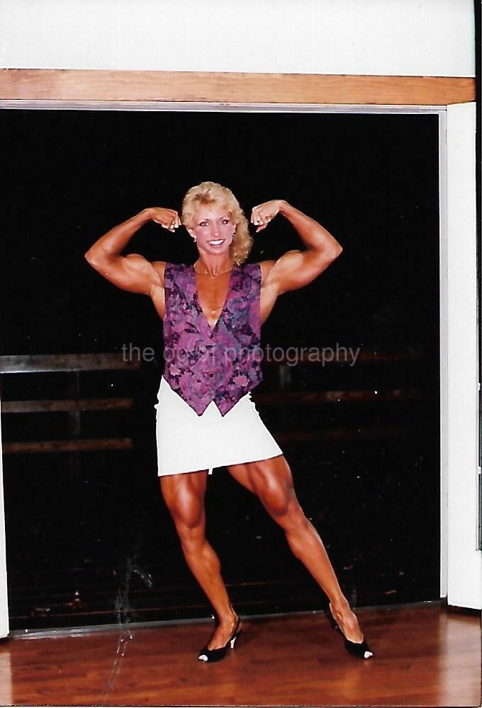 FEMALE BODYBUILDER 80's 90's FOUND Photo Poster painting Color MUSCLE GIRL Original EN 21 57 Q