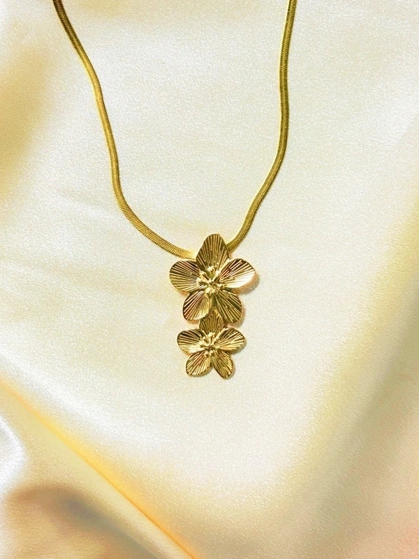 Classical Exaggerated Flower 304 Stainless Steel Pendant Necklace
