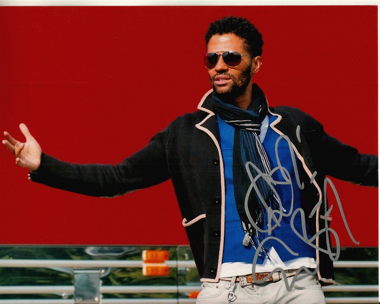 ERIC BENET hand-signed FANTASTIC ONSTAGE 8x10 CLOSEUP authentic w/ UACC RD COA